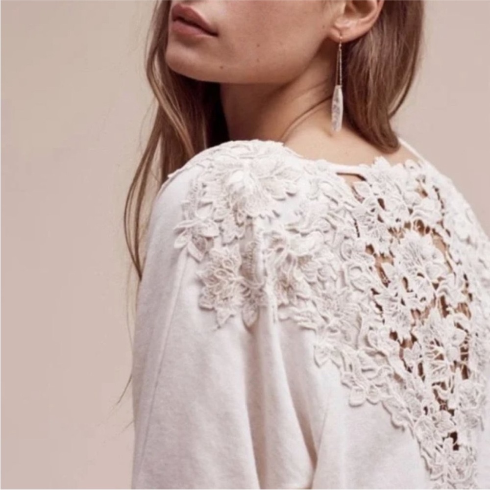 Anthropologie Meadow Rue Bria Lace Back
Cropped Sweatshirt size M